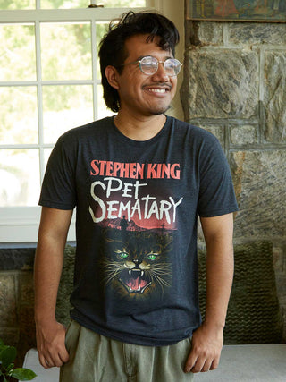 Man wearing a Pet Sematary Stephen King t-shirt